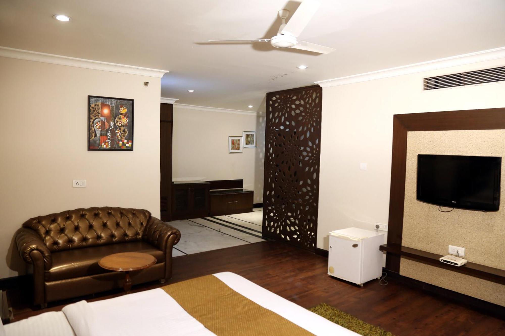 Hotel Imperial Executive Лудхиана Экстерьер фото