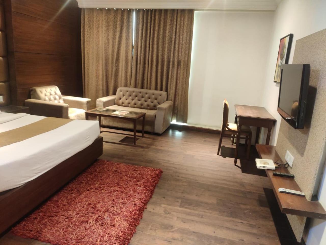 Hotel Imperial Executive Лудхиана Экстерьер фото