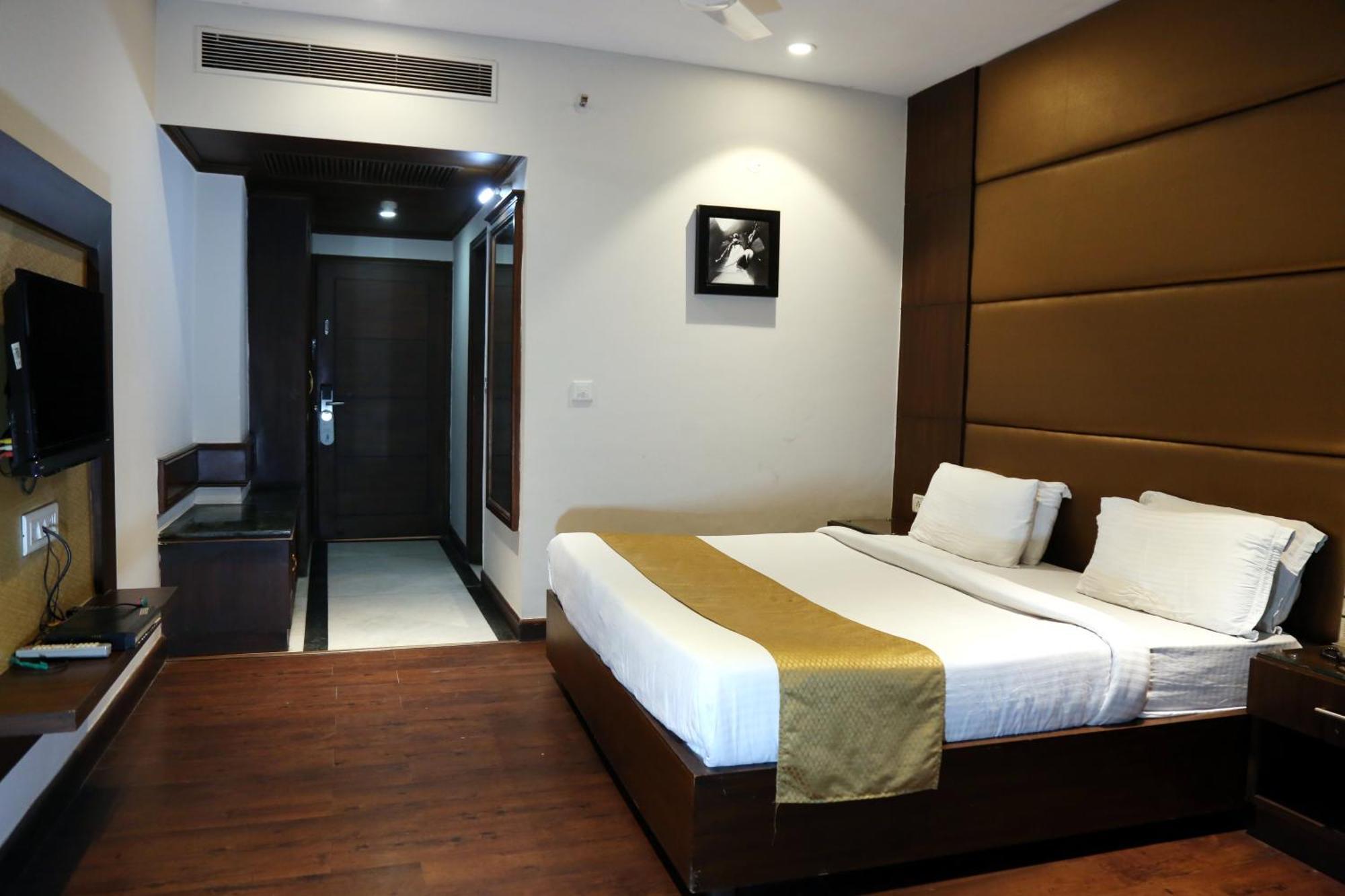 Hotel Imperial Executive Лудхиана Экстерьер фото