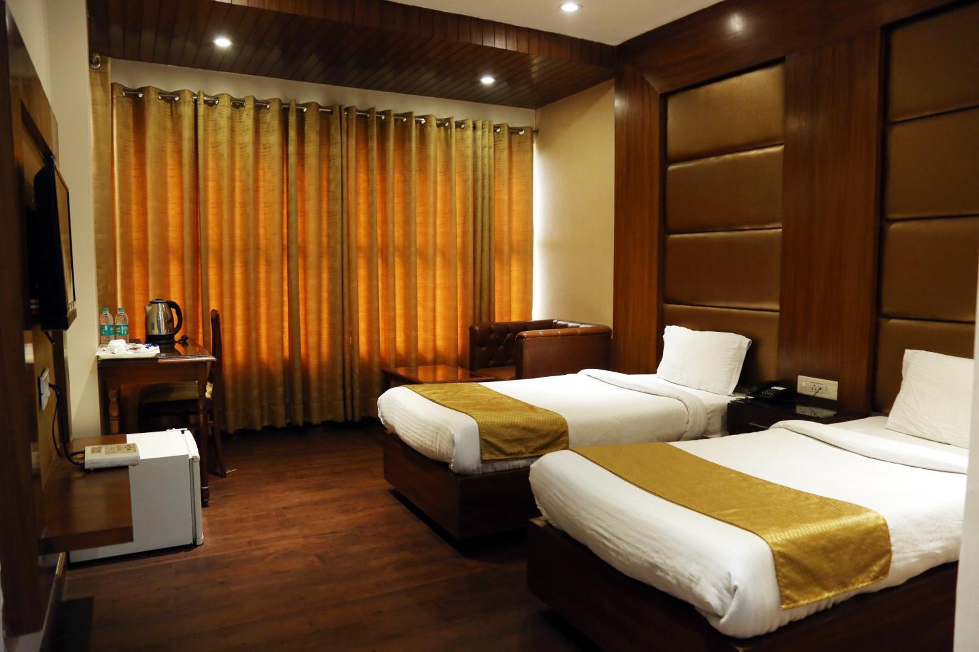 Hotel Imperial Executive Лудхиана Экстерьер фото