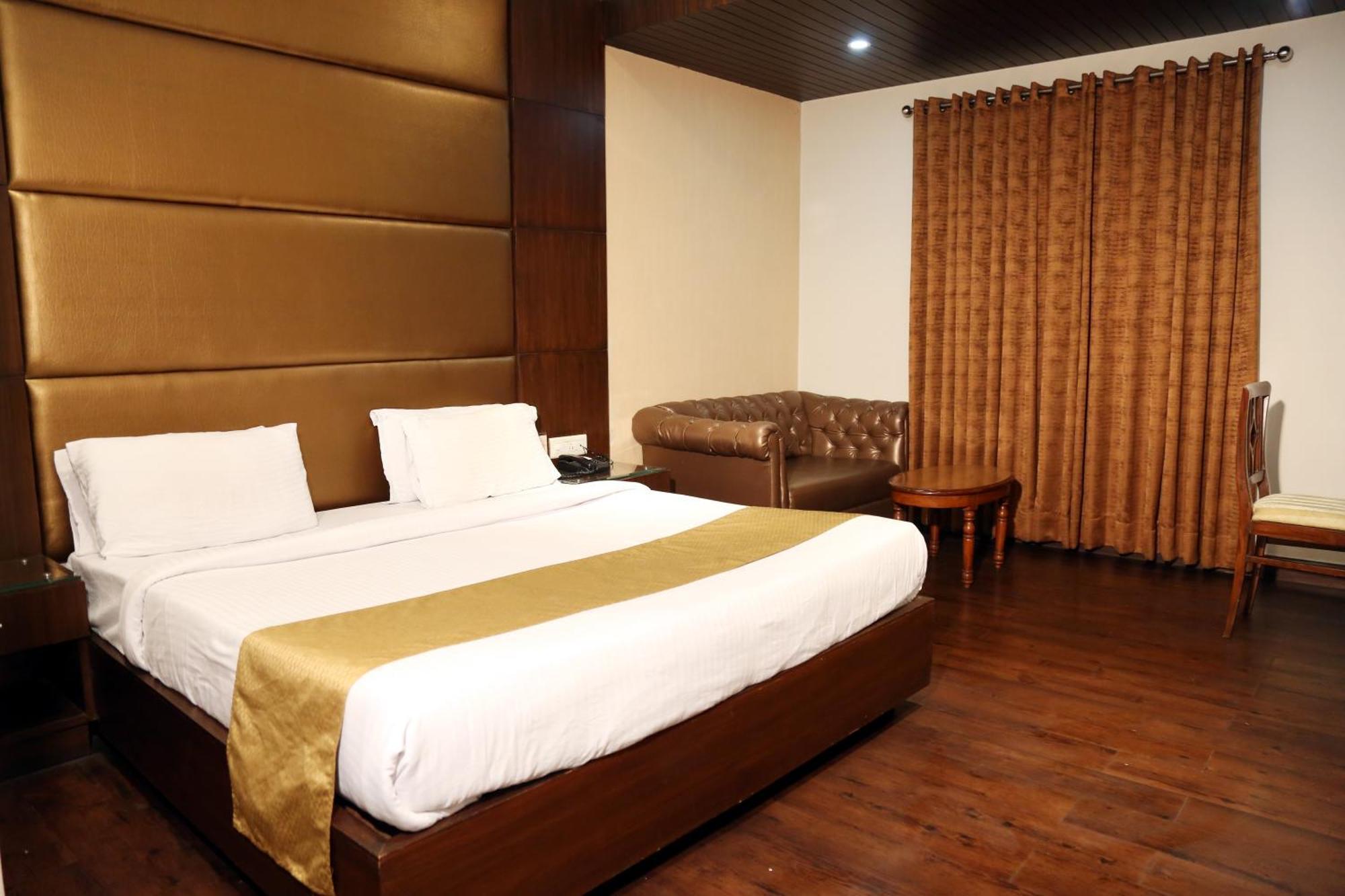 Hotel Imperial Executive Лудхиана Экстерьер фото